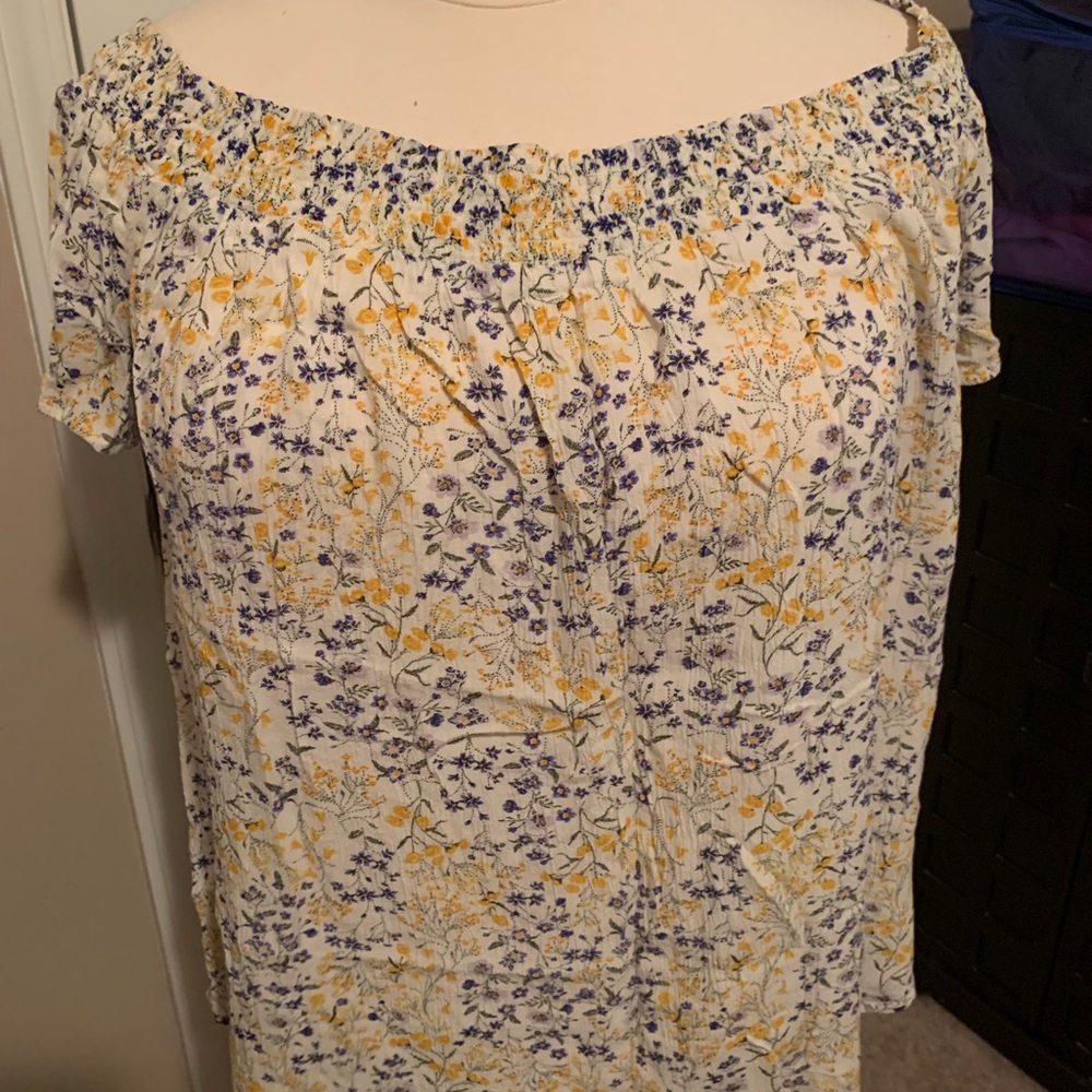 Old Navy Summer off shoulder top